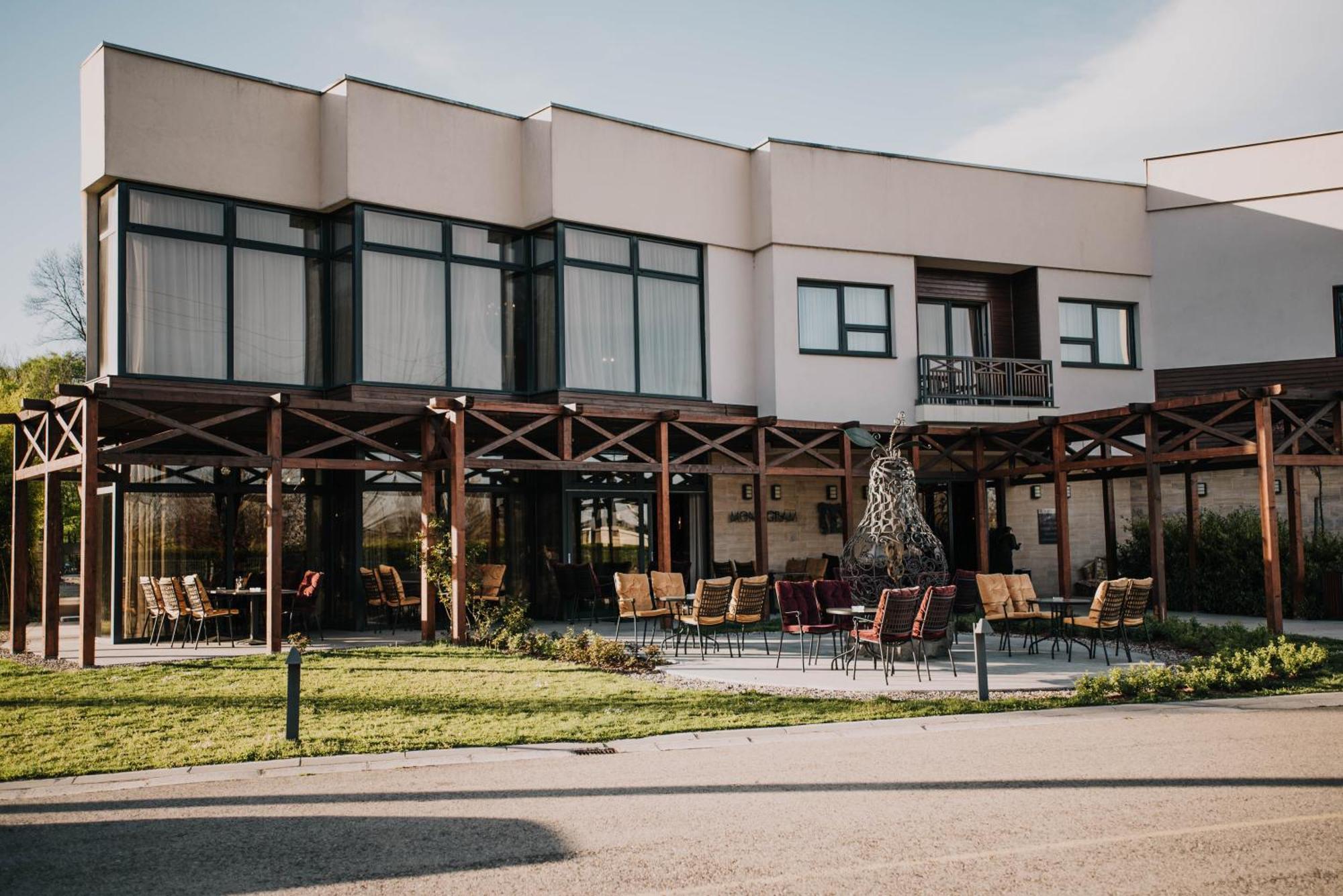 Hotel & Distillery Monogram Gradac  Dış mekan fotoğraf